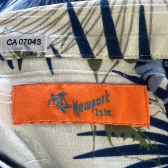 Newport Isle Blue/White Hibiscus Hawaiian Short Sleeve Button Up Shirt Size S - Picture 8 of 12